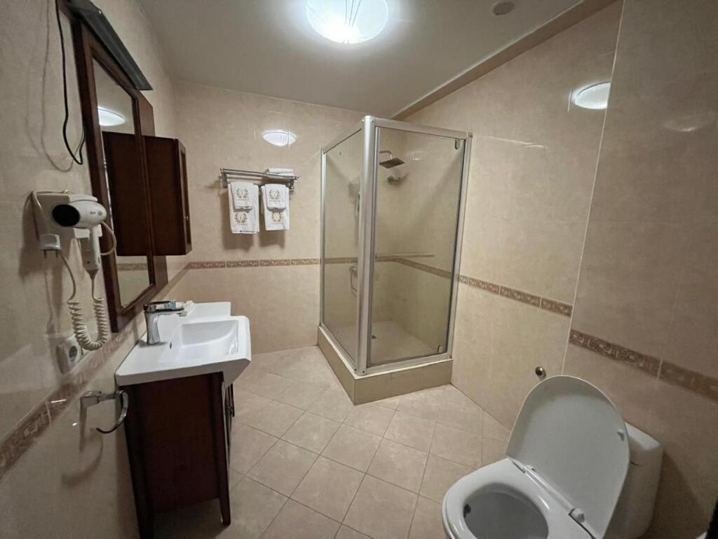 Luxurious Hotel Taraz Buitenkant foto