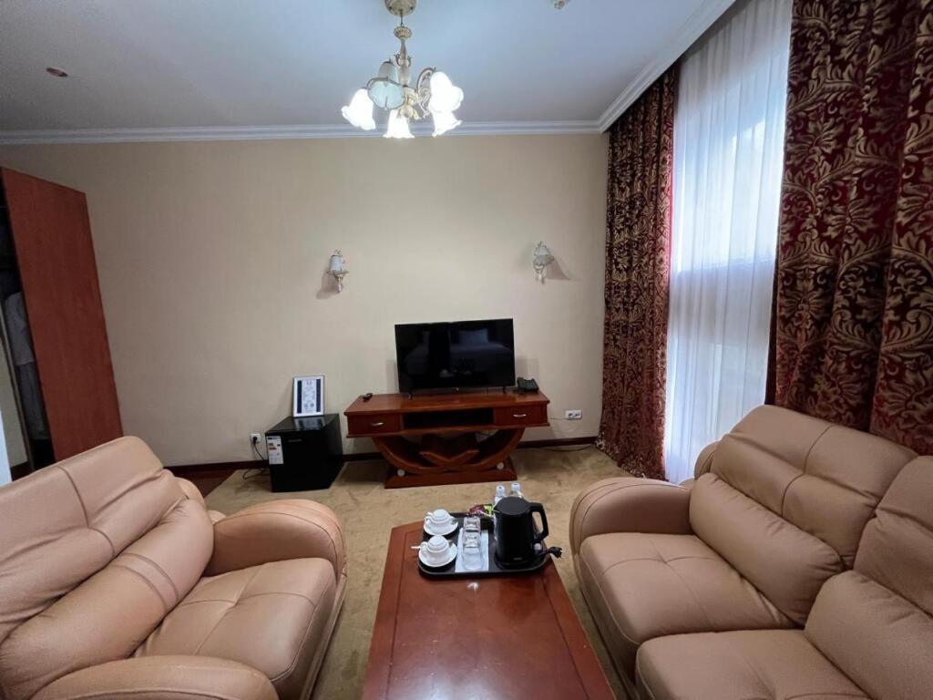 Luxurious Hotel Taraz Buitenkant foto