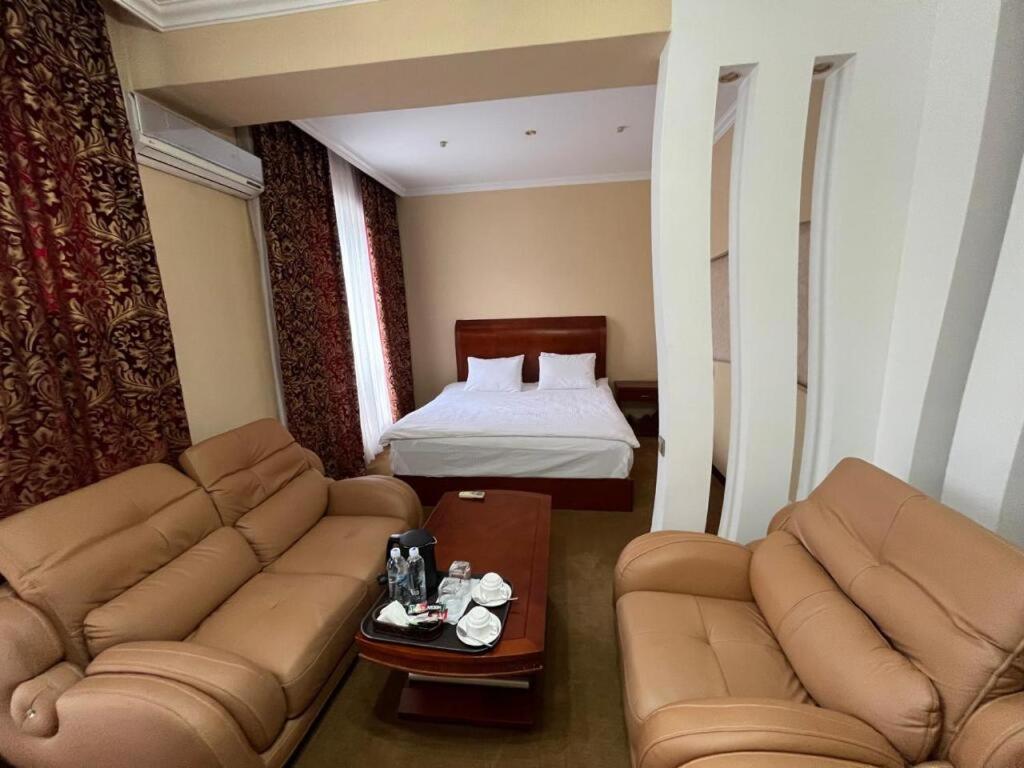 Luxurious Hotel Taraz Buitenkant foto