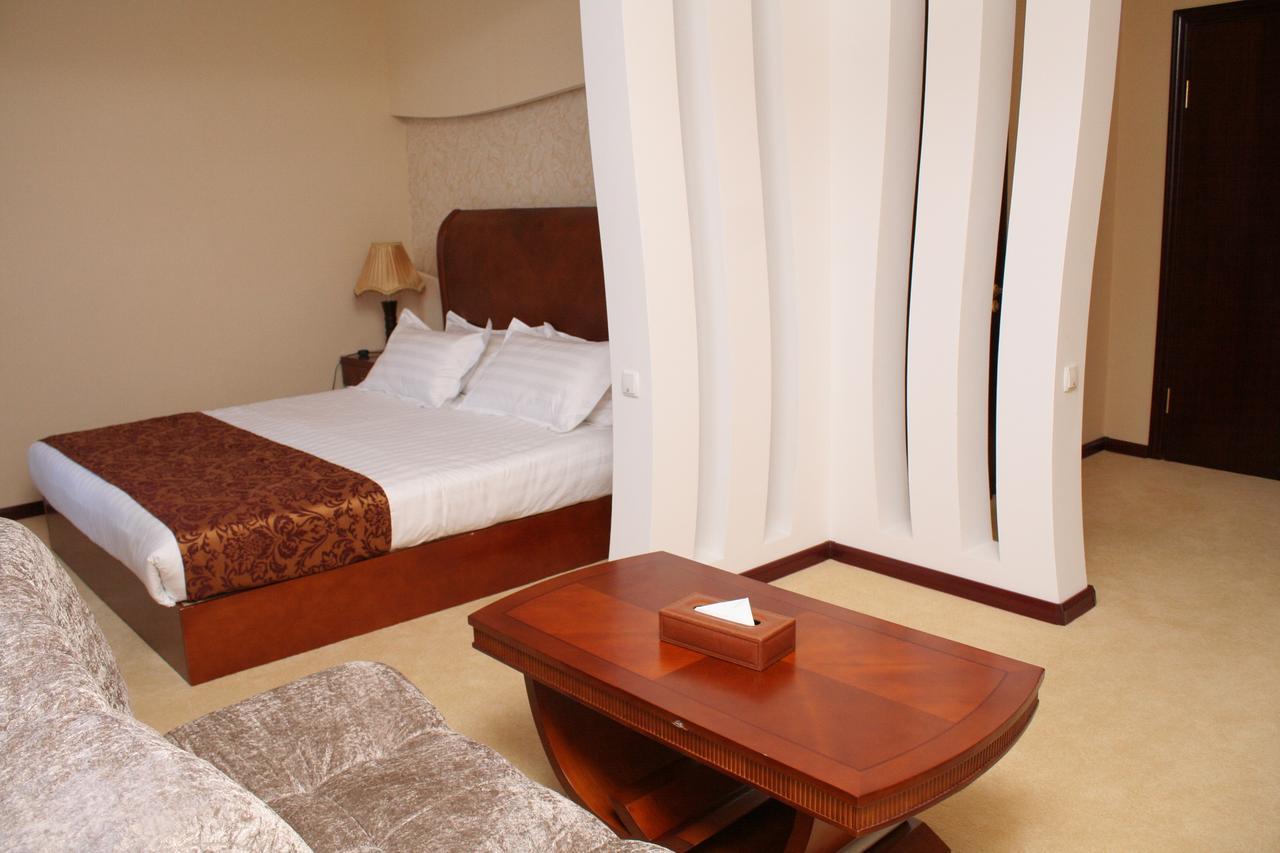 Luxurious Hotel Taraz Buitenkant foto