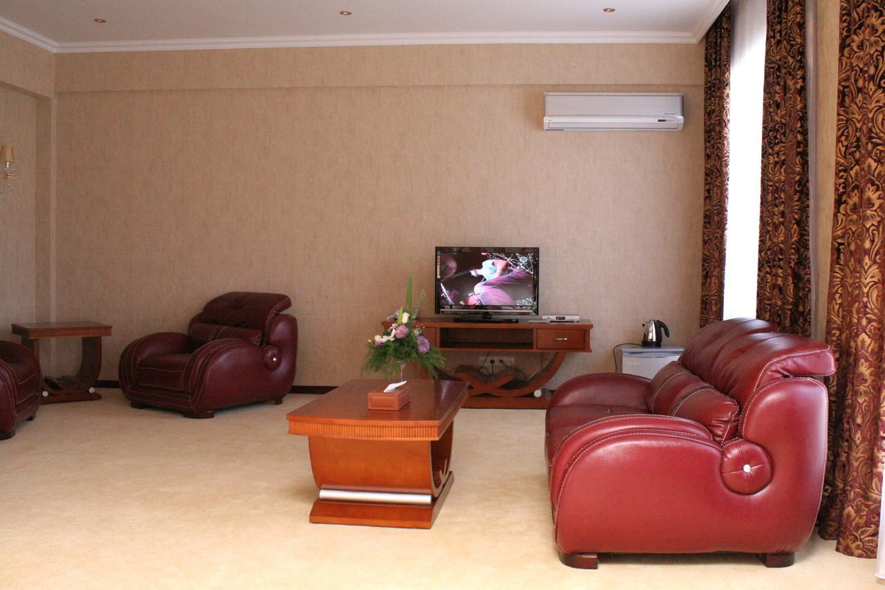 Luxurious Hotel Taraz Buitenkant foto