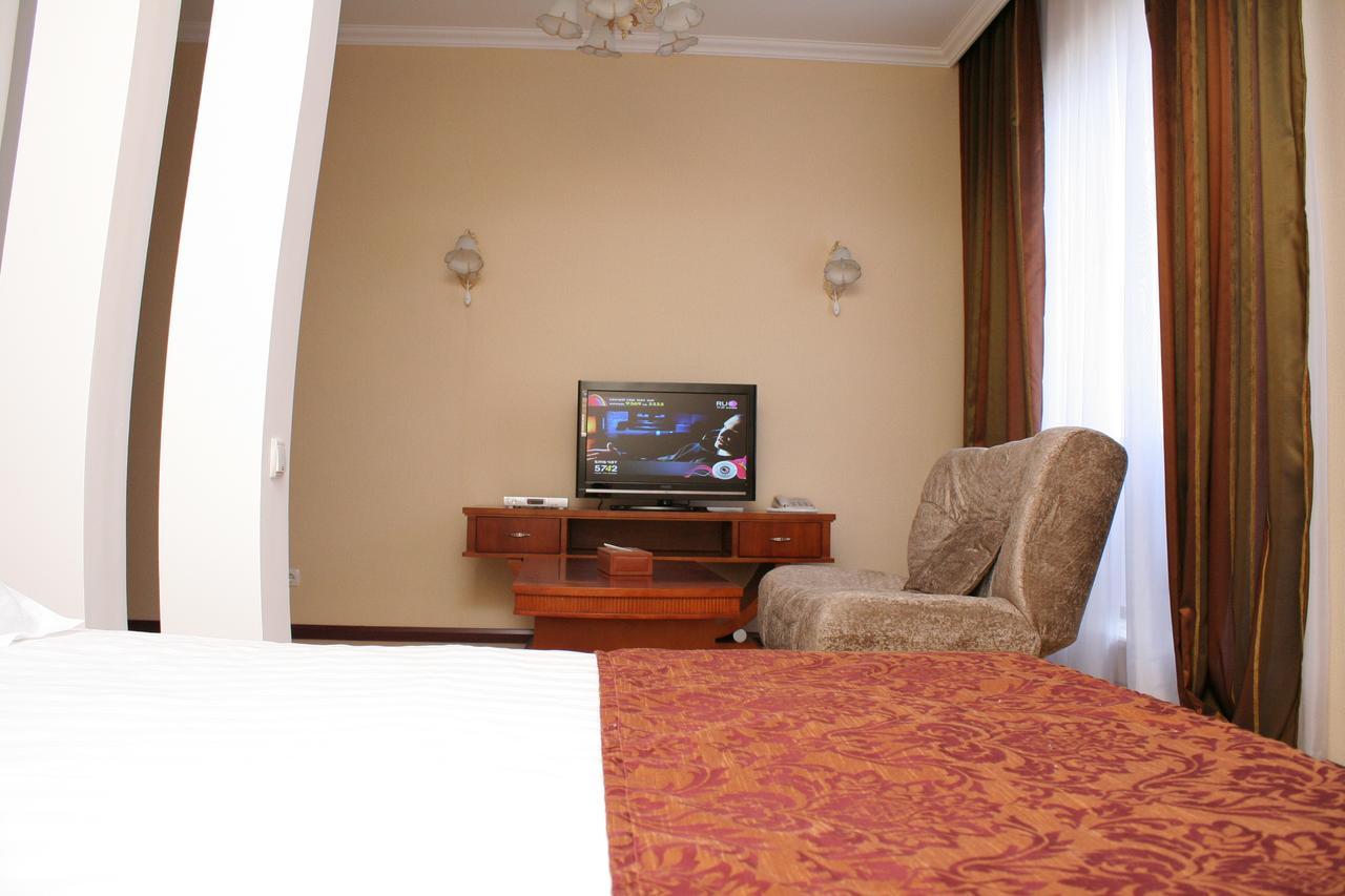 Luxurious Hotel Taraz Buitenkant foto